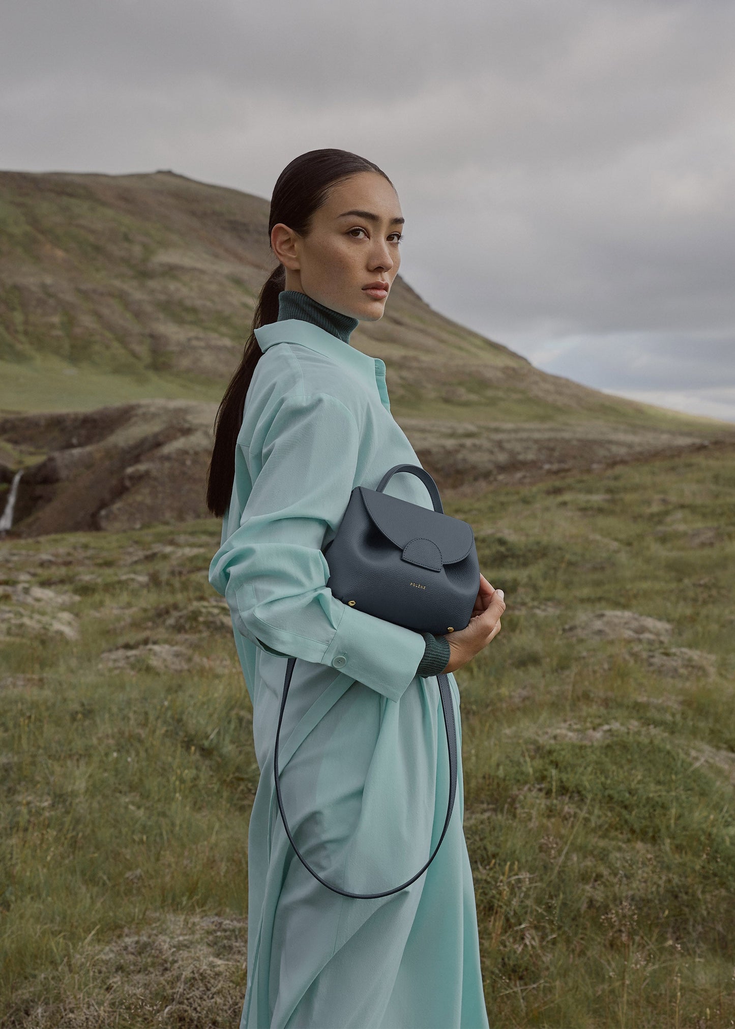 Numéro Un Nano - Mitternachtsblau Genarbtes Leder