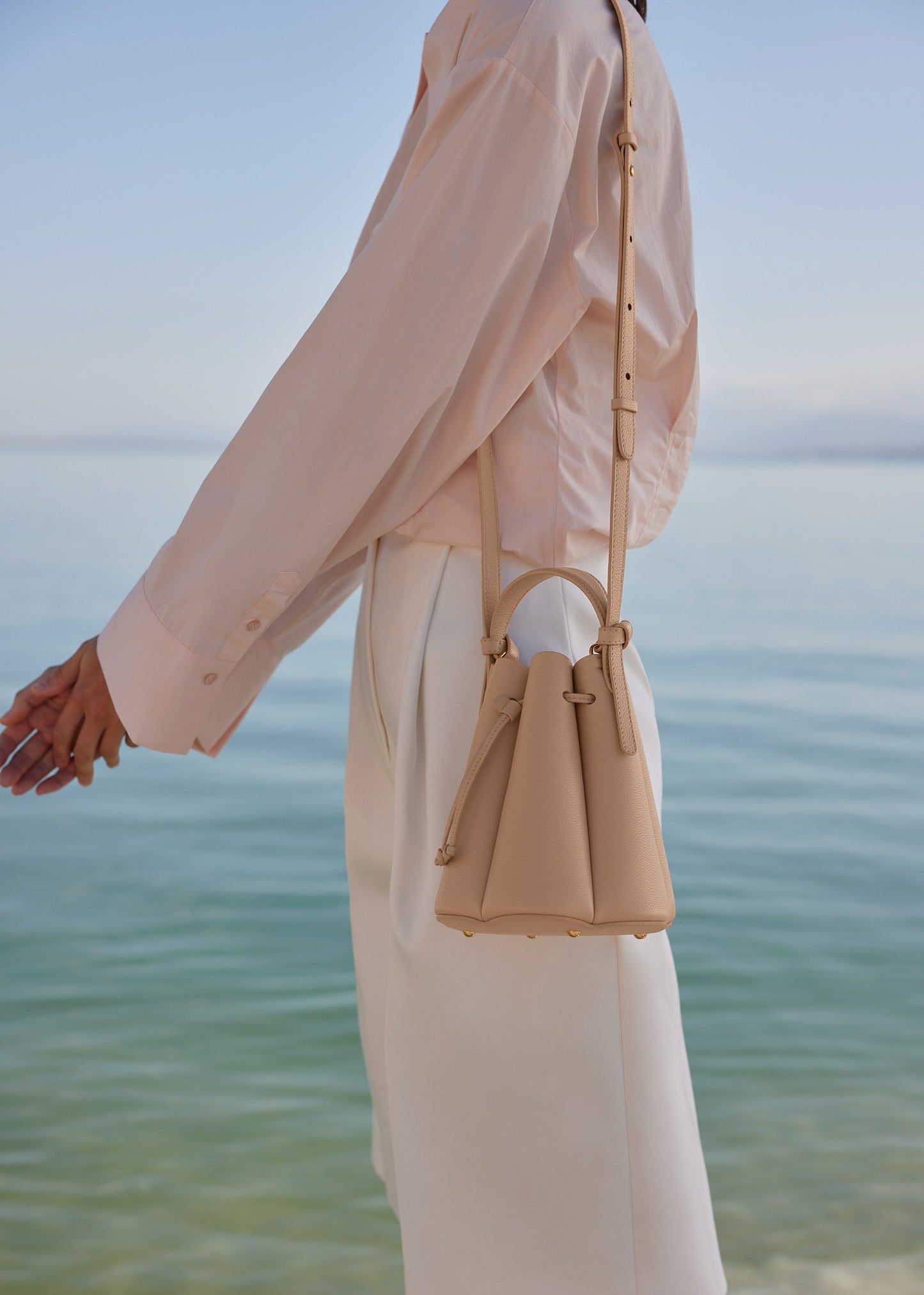 Numéro Huit Mini - Beige Genarbtes Leder