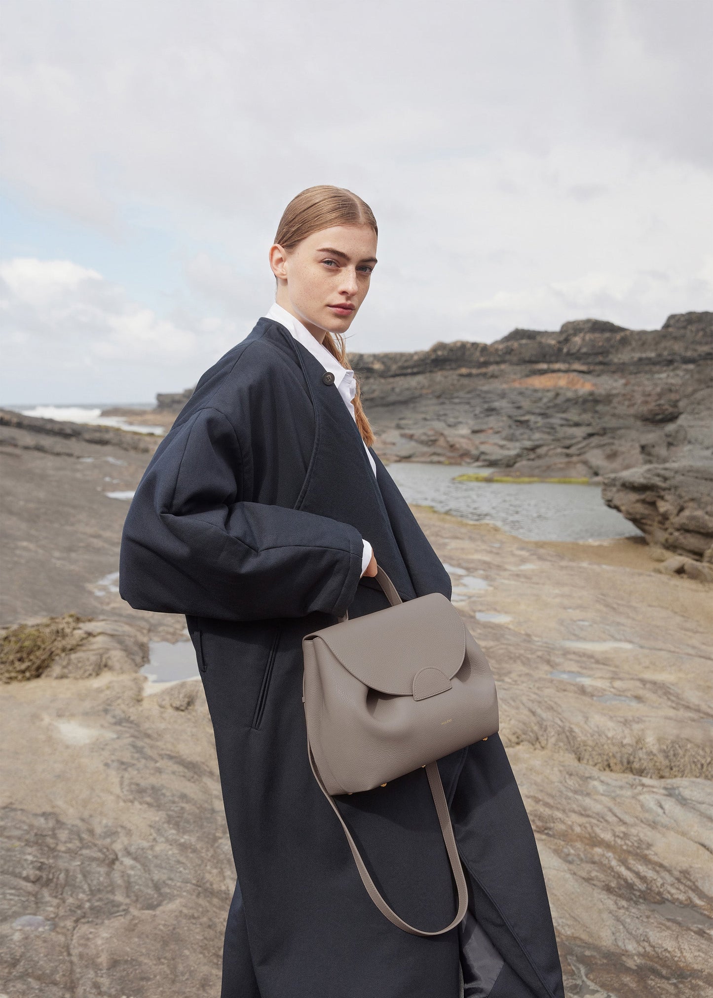 Numéro Un - Grau Genarbtes Leder