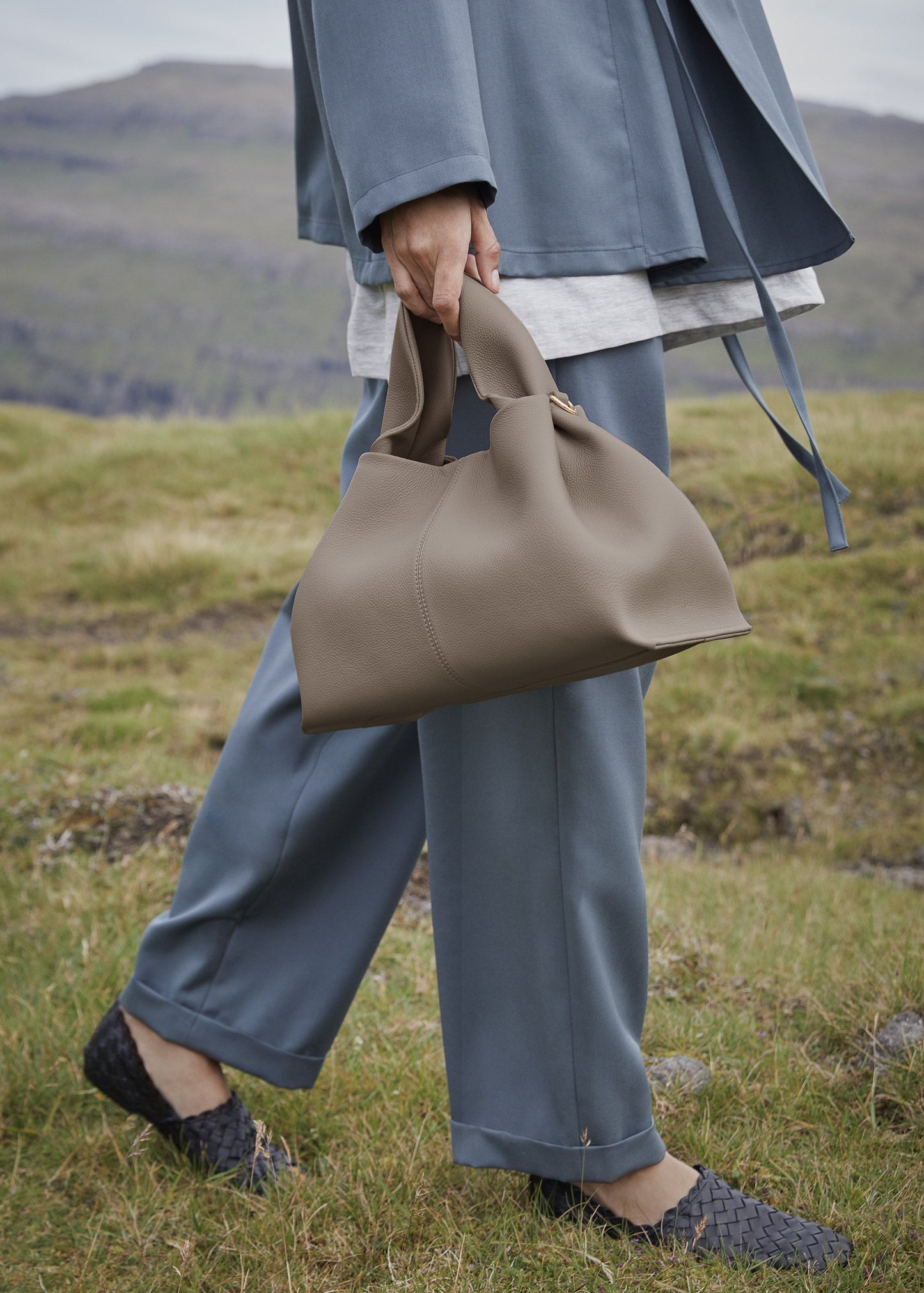 Numéro Neuf - Taupe Genarbtes Leder