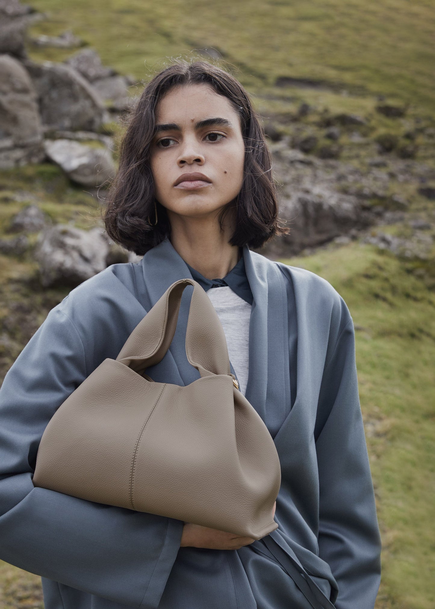 Numéro Neuf - Taupe Genarbtes Leder