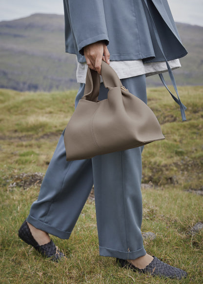 Numéro Neuf - Taupe Genarbtes Leder